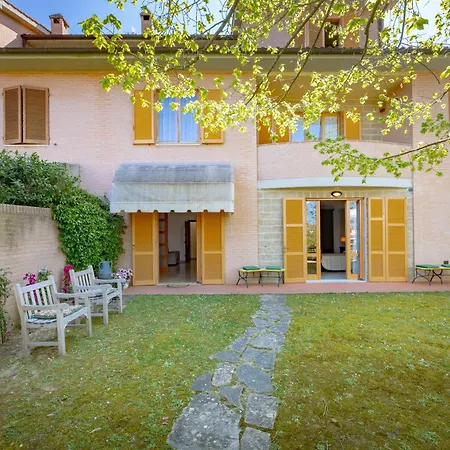 Apartment Guesthost - Bright With Garden Siena